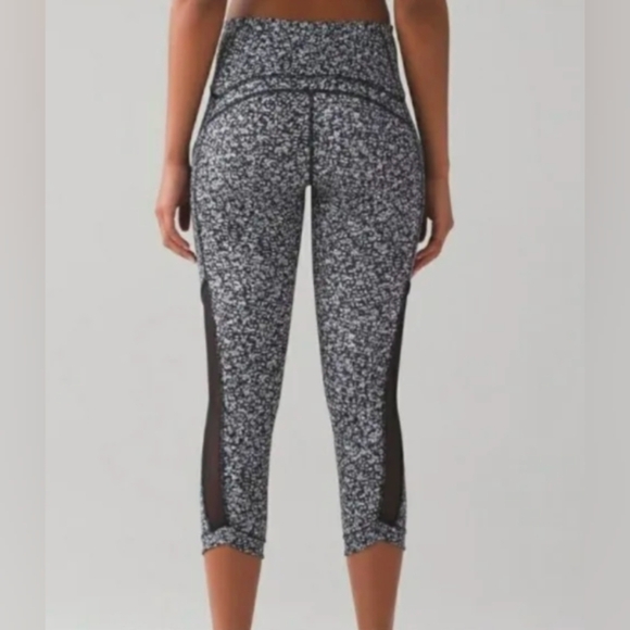 Lululemon Sole Training Cropped Leggings Daisy Dust Alpine White/Black - Picture 12 of 15